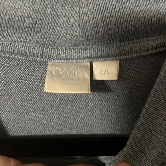 A Twik top in blue and a size large - Picture 5 of 5